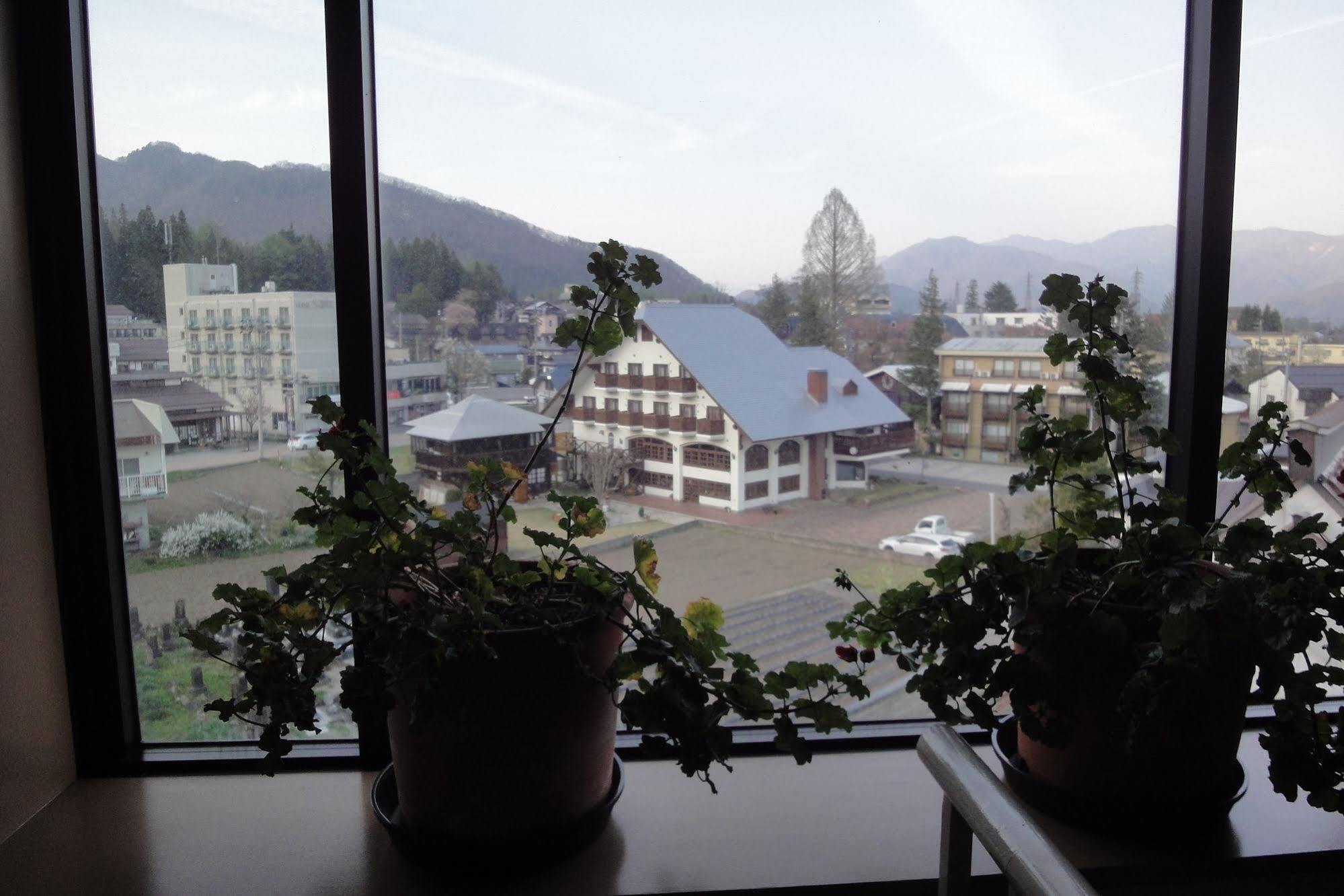 Hakuba Glad Inn Ebisuya Exterior photo